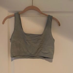 SET Active box cut sports bra